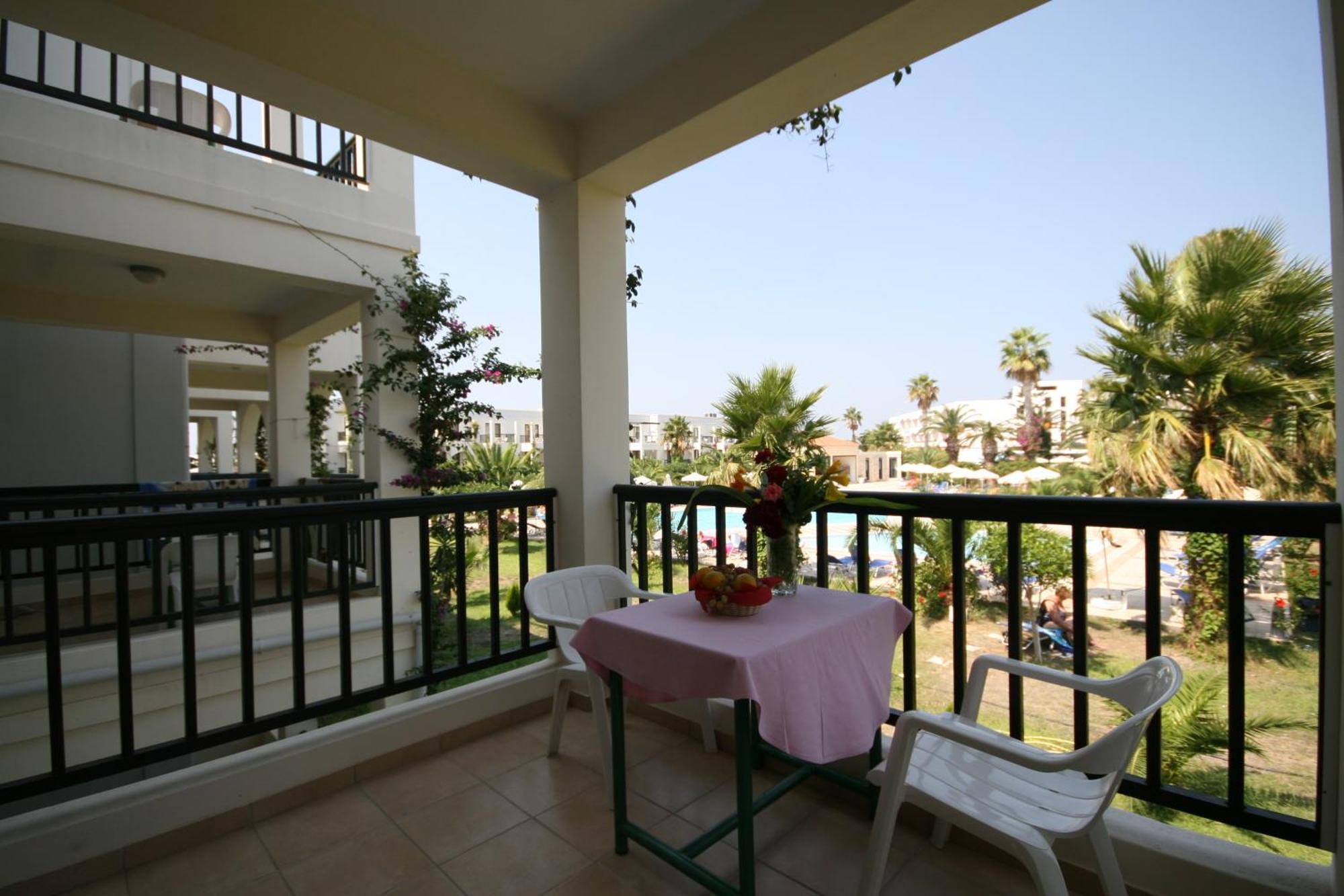 Tigaki Beach Hotel Exterior foto